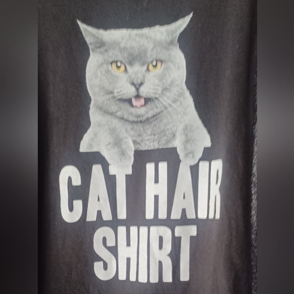 Upcycled Graphic T-shirt Cat Hair Shirt for Cat Lovers - Picture 5 of 9